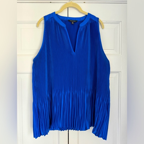Banana Republic pleated blue silky top. Size XL - Picture 1 of 4
